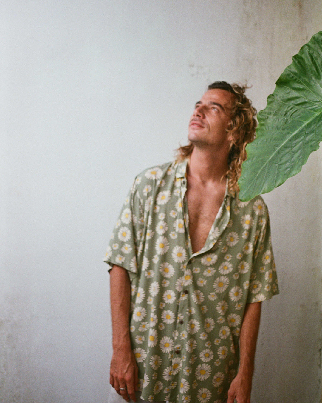 chemise motif fleurs pâquerettes vert pastel kacang