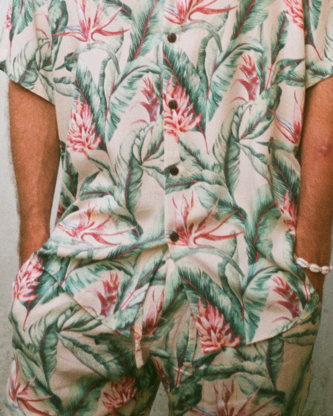 short motif jungle kacang